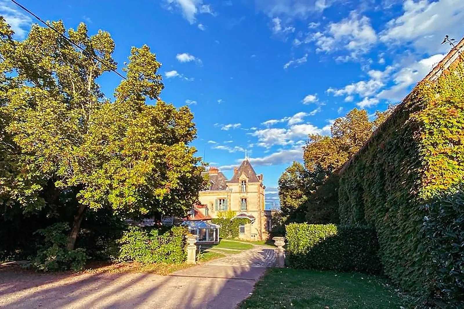 Lieux événementiels, LA FERME BLEUE