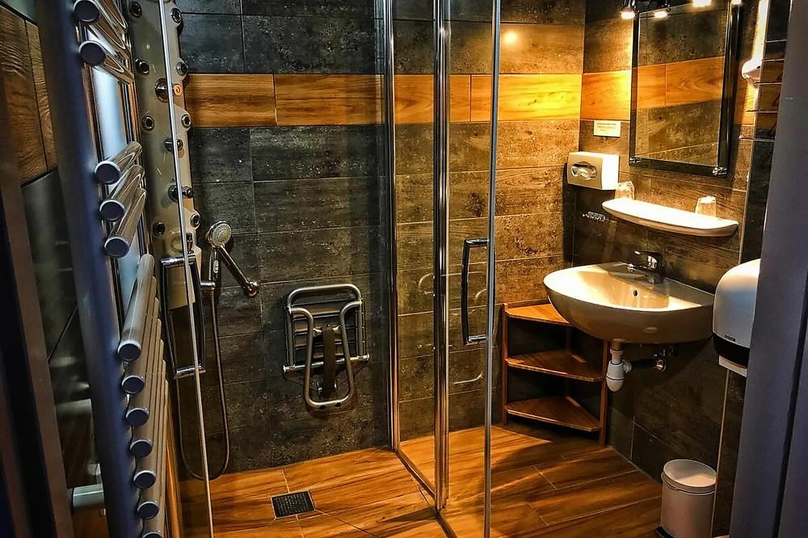 Lieux événementiels, LA FERME DE L'IZOARD