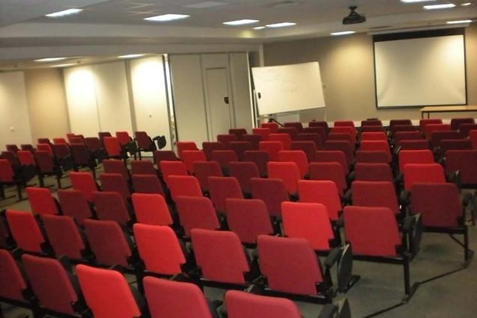 Lieux événementiels, LA GRANDE CRYPTE