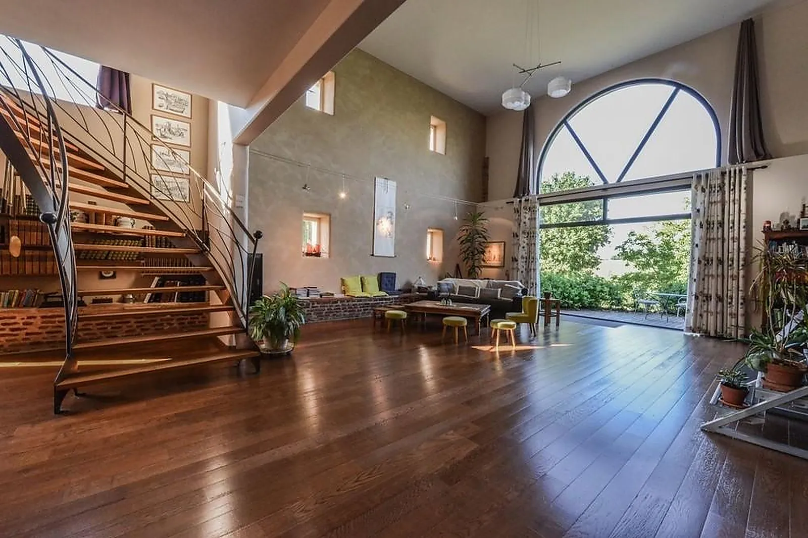 Lieux événementiels, LA GRANDE OASIS