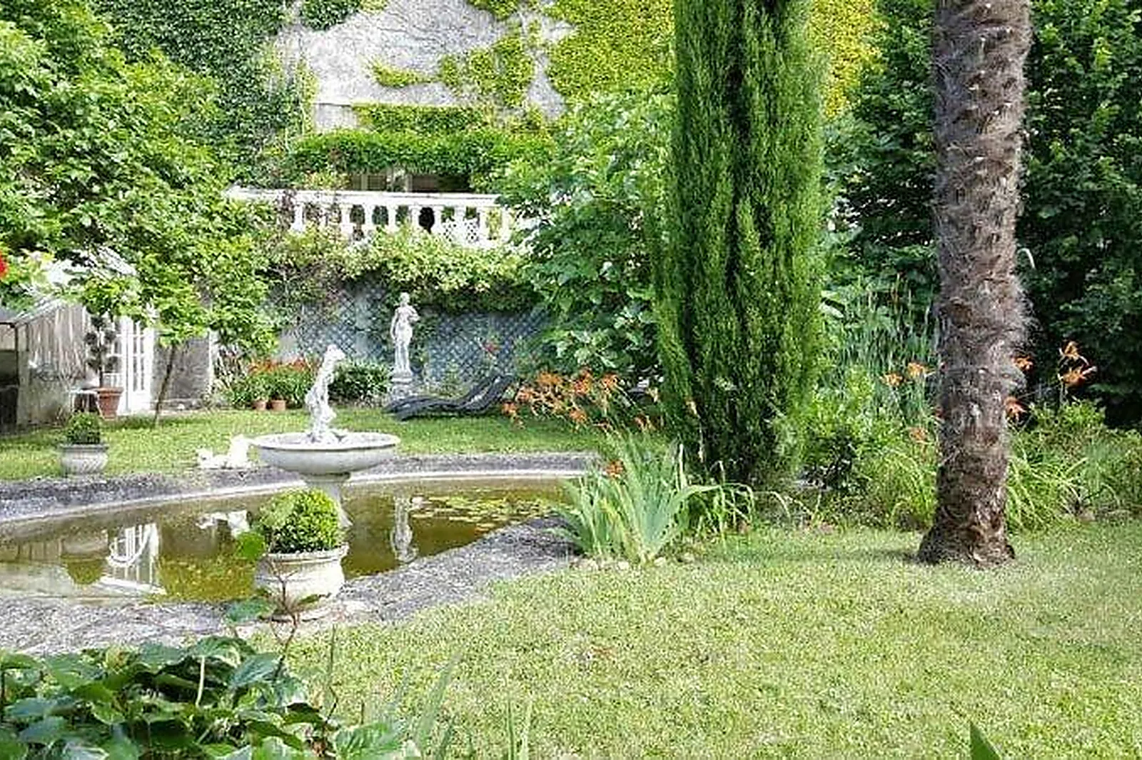 Lieux événementiels, LA GROTTE DE LA ROCHE AUX FÉES