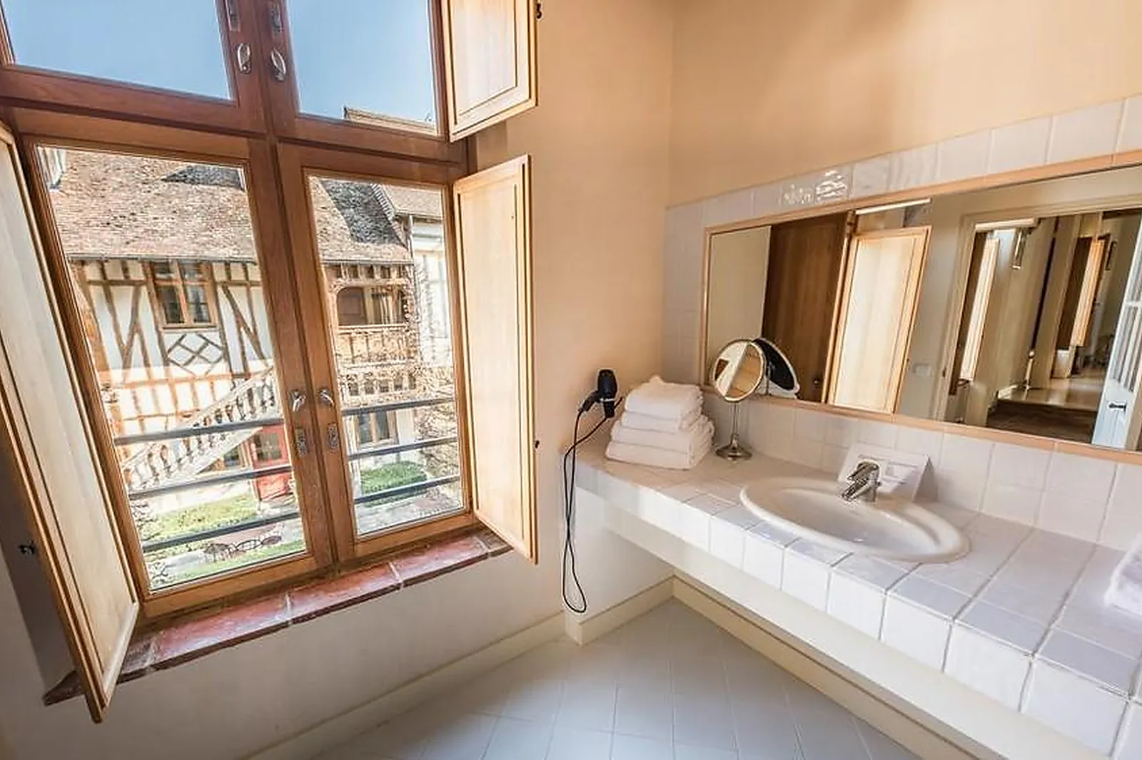 Lieux événementiels, LA MAISON DE RHODES