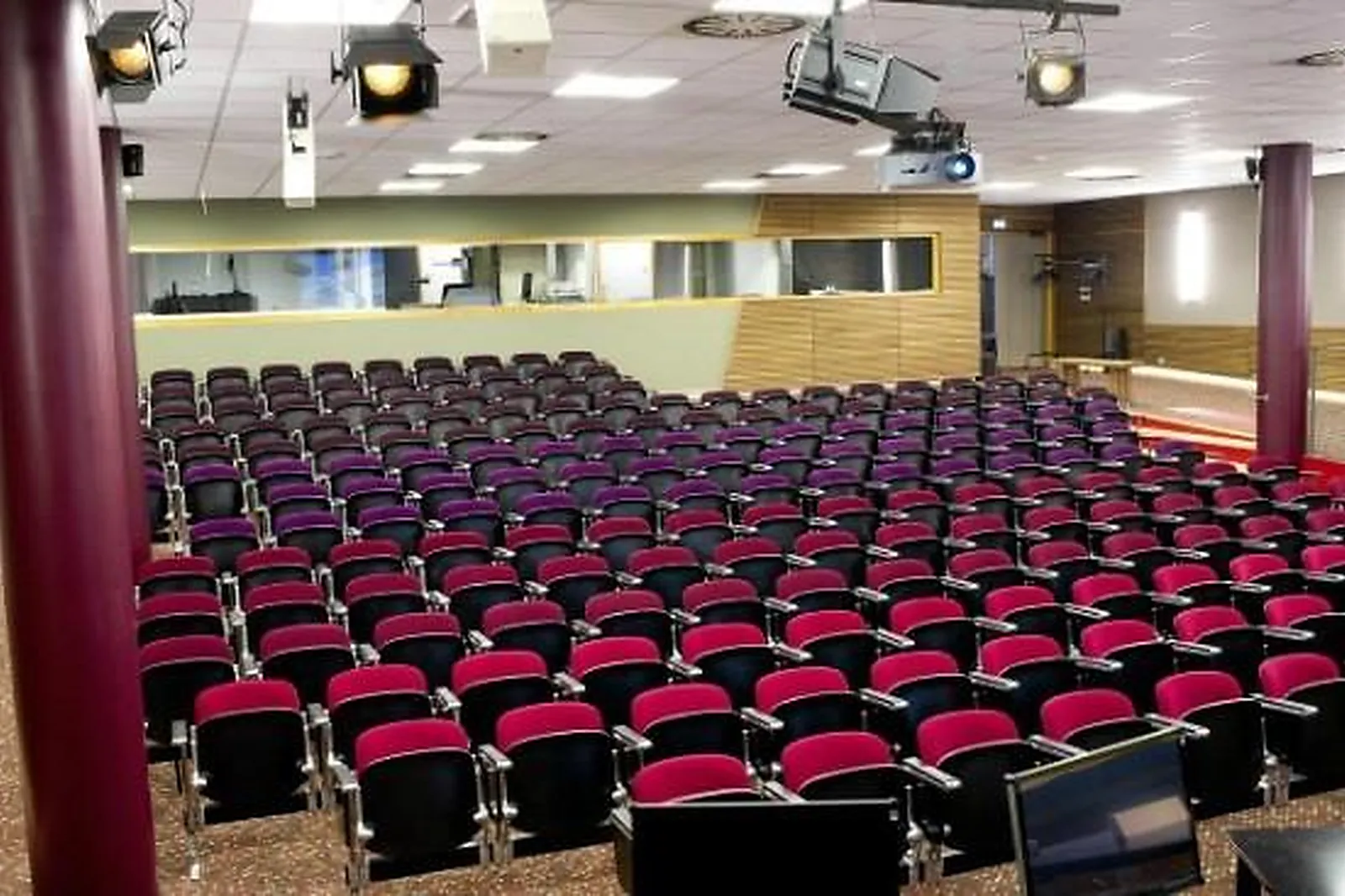 Lieux événementiels, LA MAISON DE L'ECONOMIE