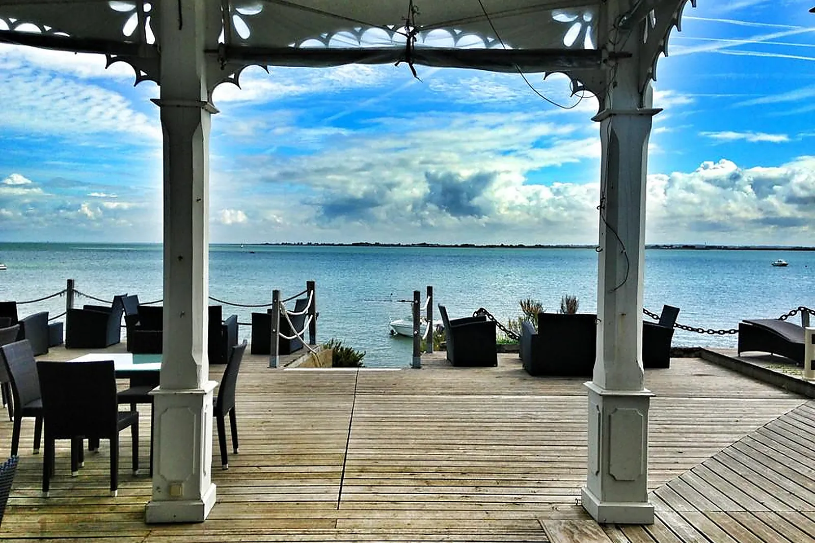 Lieux événementiels, LA MAISON SUR L'EAU