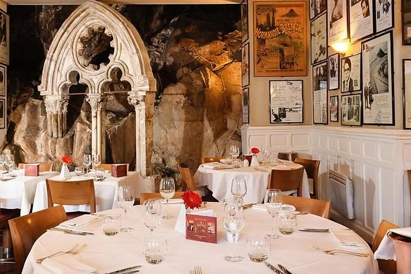 Lieux événementiels, LA MÈRE POULARD