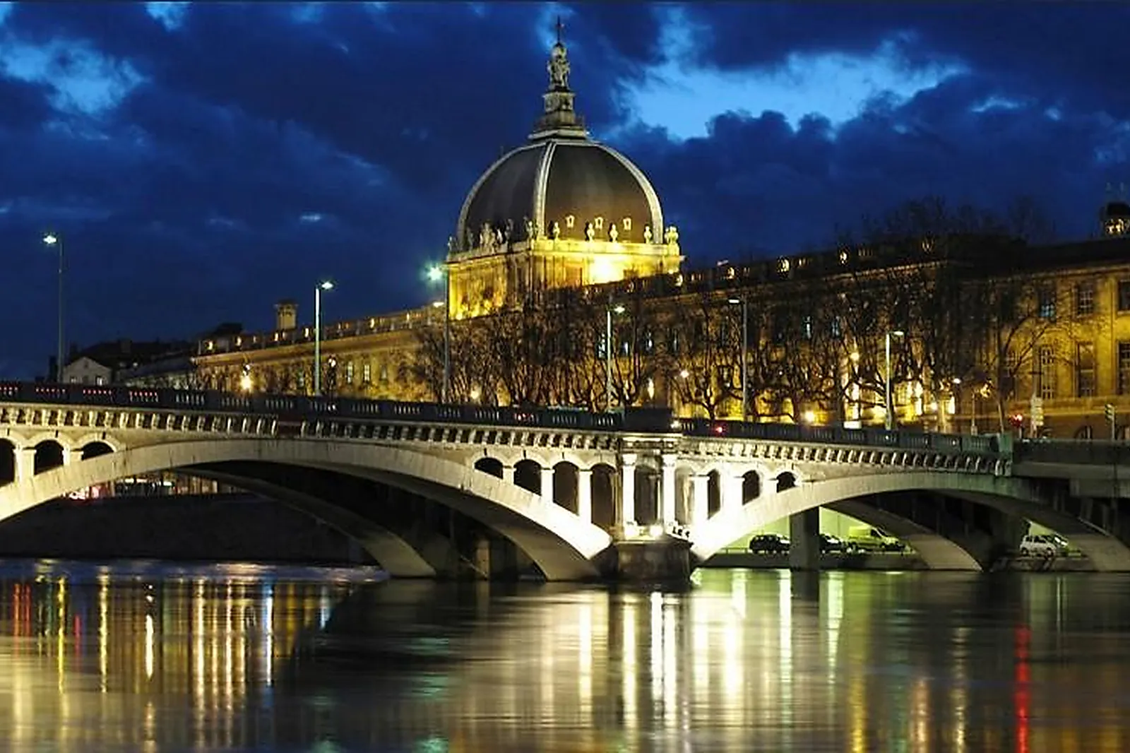 Lieux événementiels, LA PLATEFORME