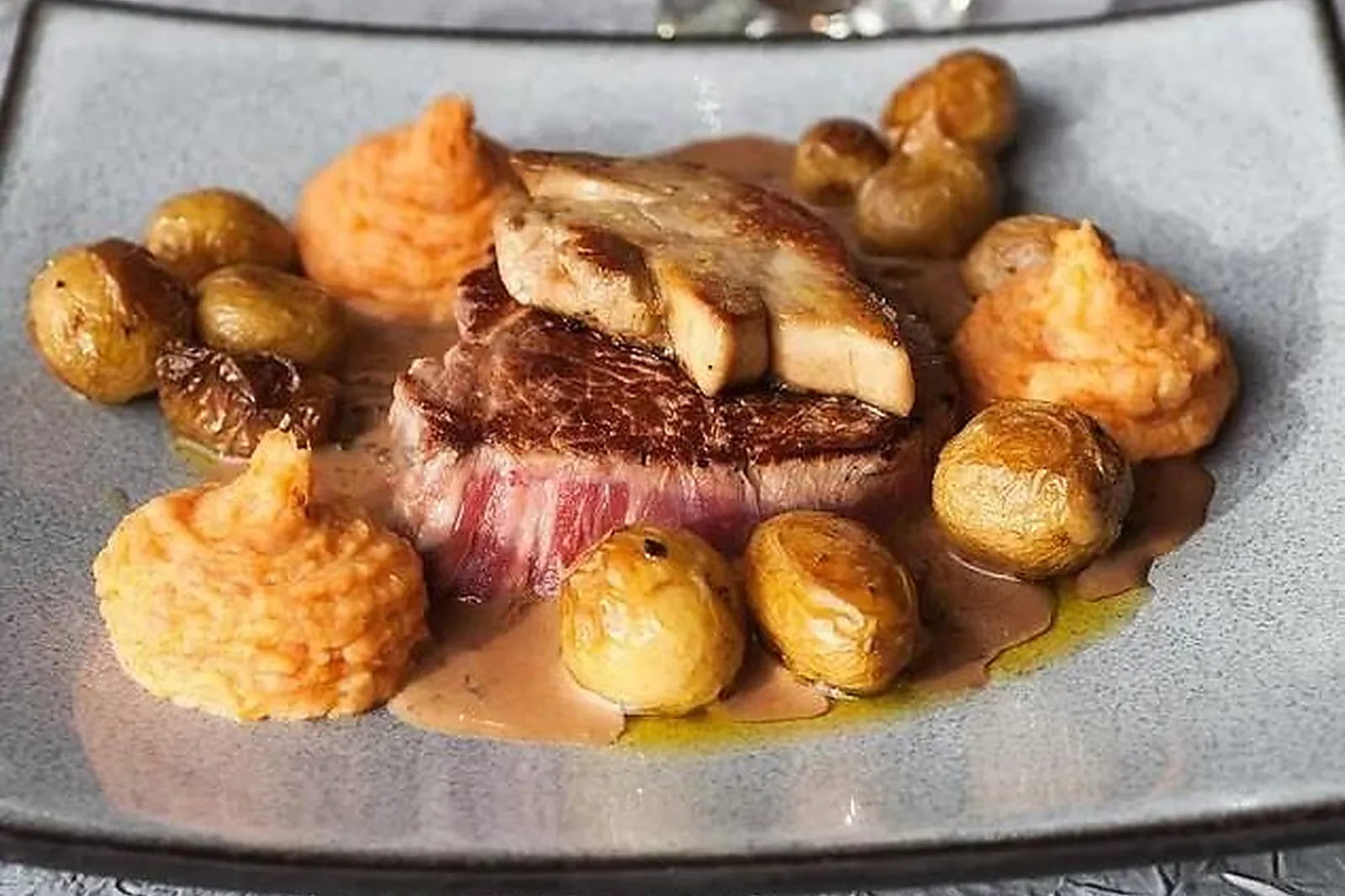 Lieux événementiels, LA POULE NOIRE