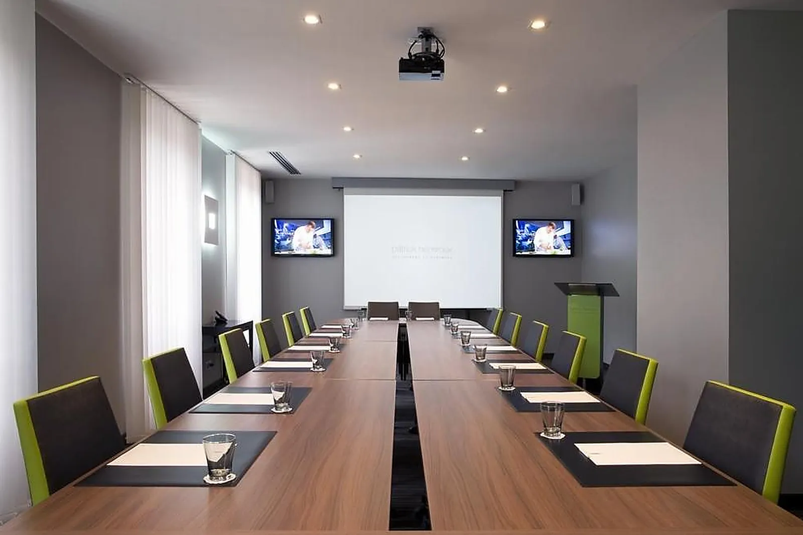 Lieux événementiels, LA PYRAMIDE VIENNE