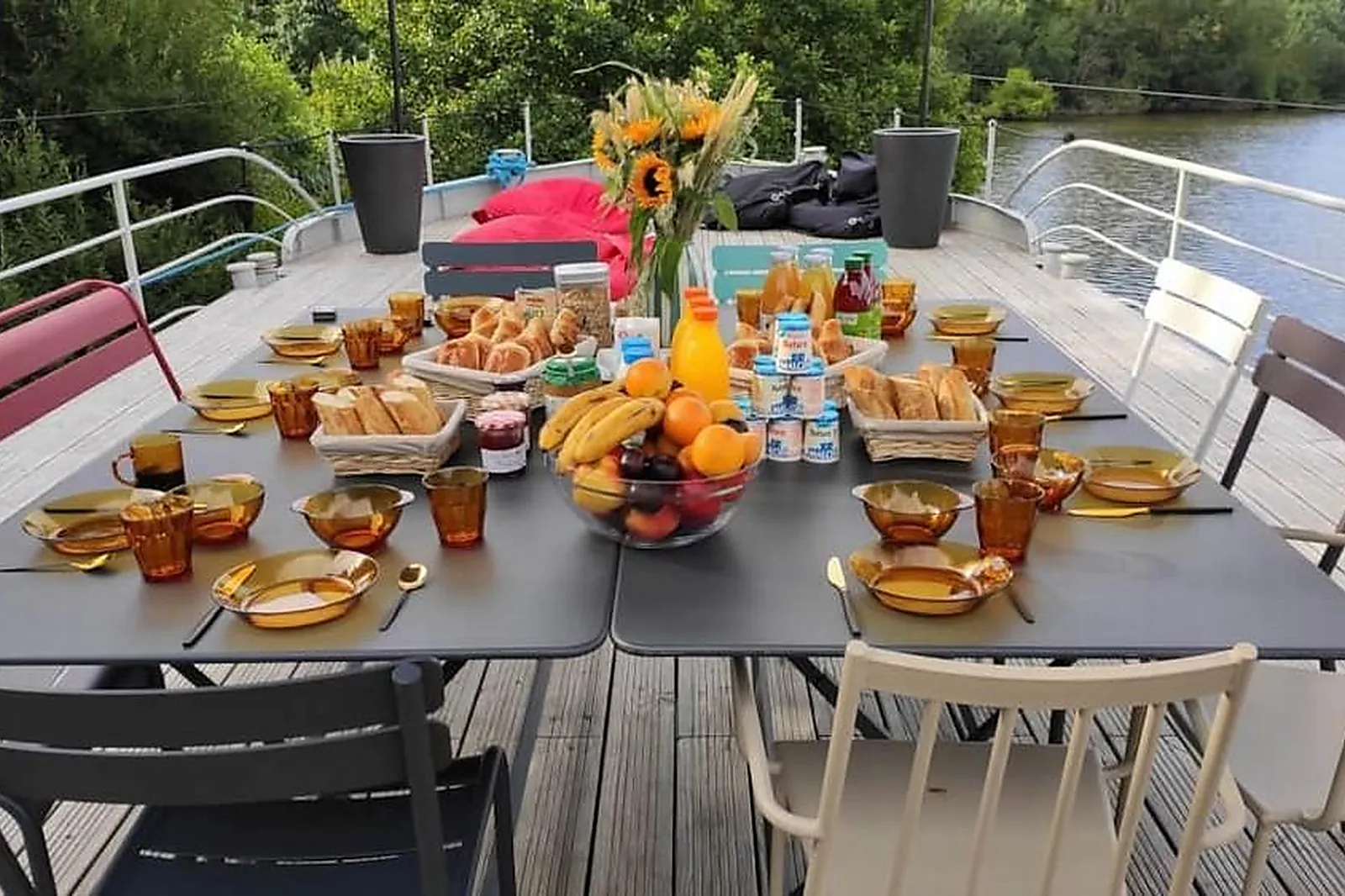 Lieux événementiels, LA RIVIÈRE HOUSE - PÉNICHE CARPE DIEM