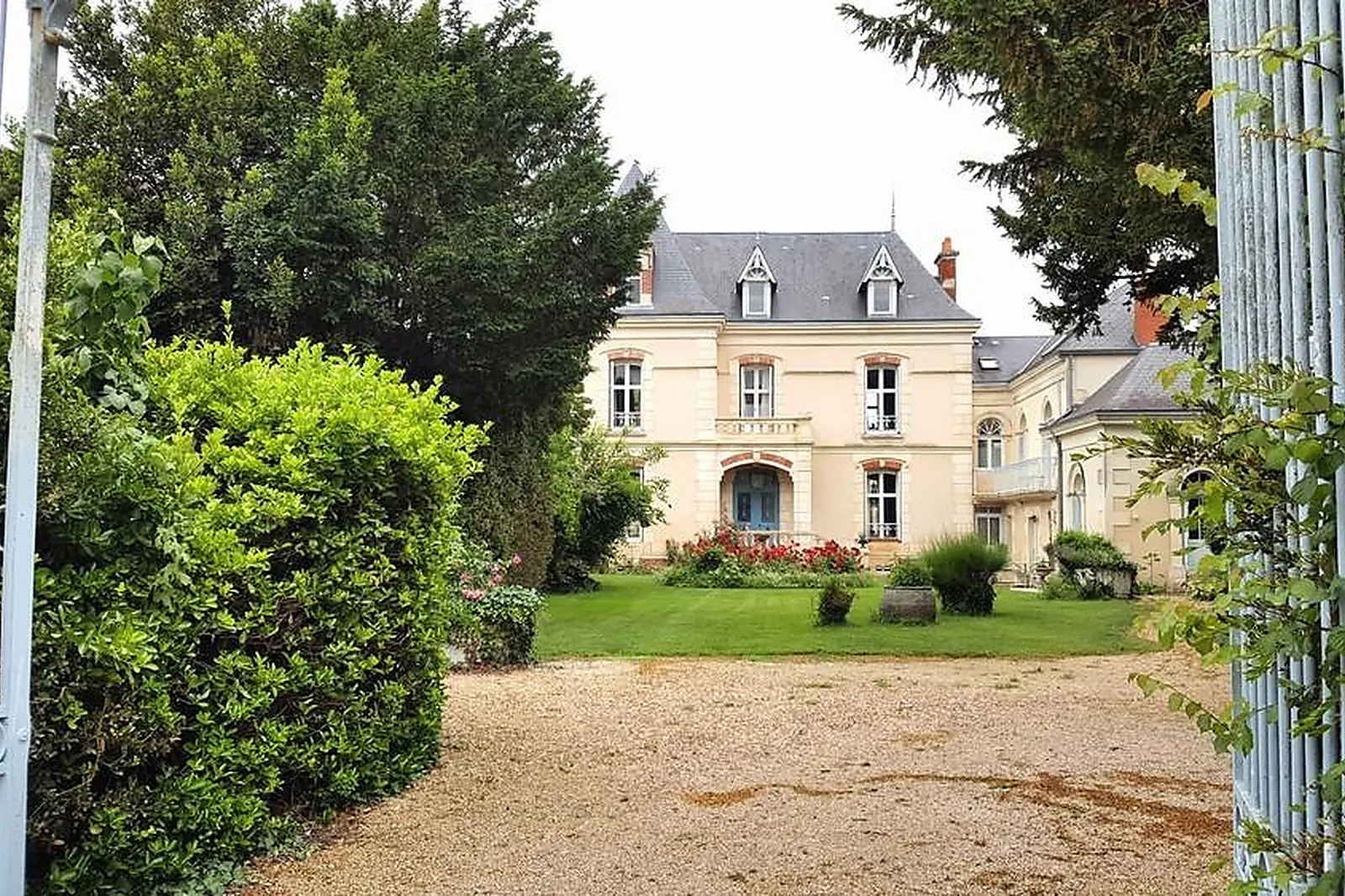 Lieux événementiels, LA ROSERAIE NEUVILLE-DE-POITOU