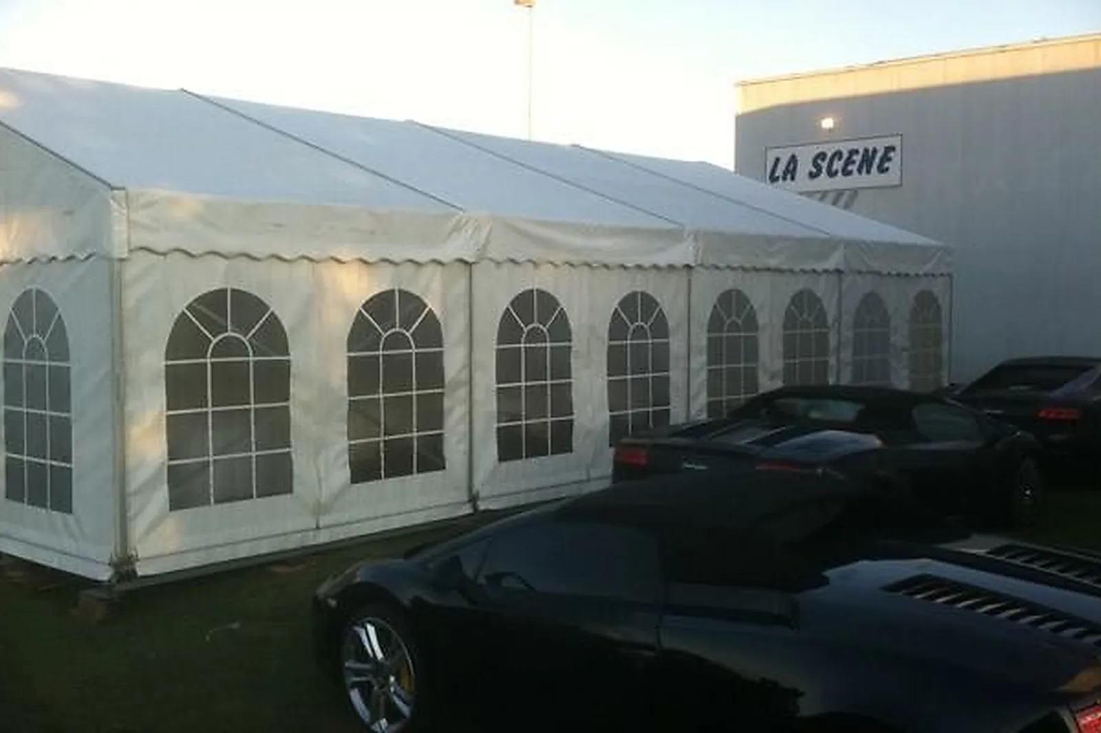 Lieux événementiels, LA SCÈNE