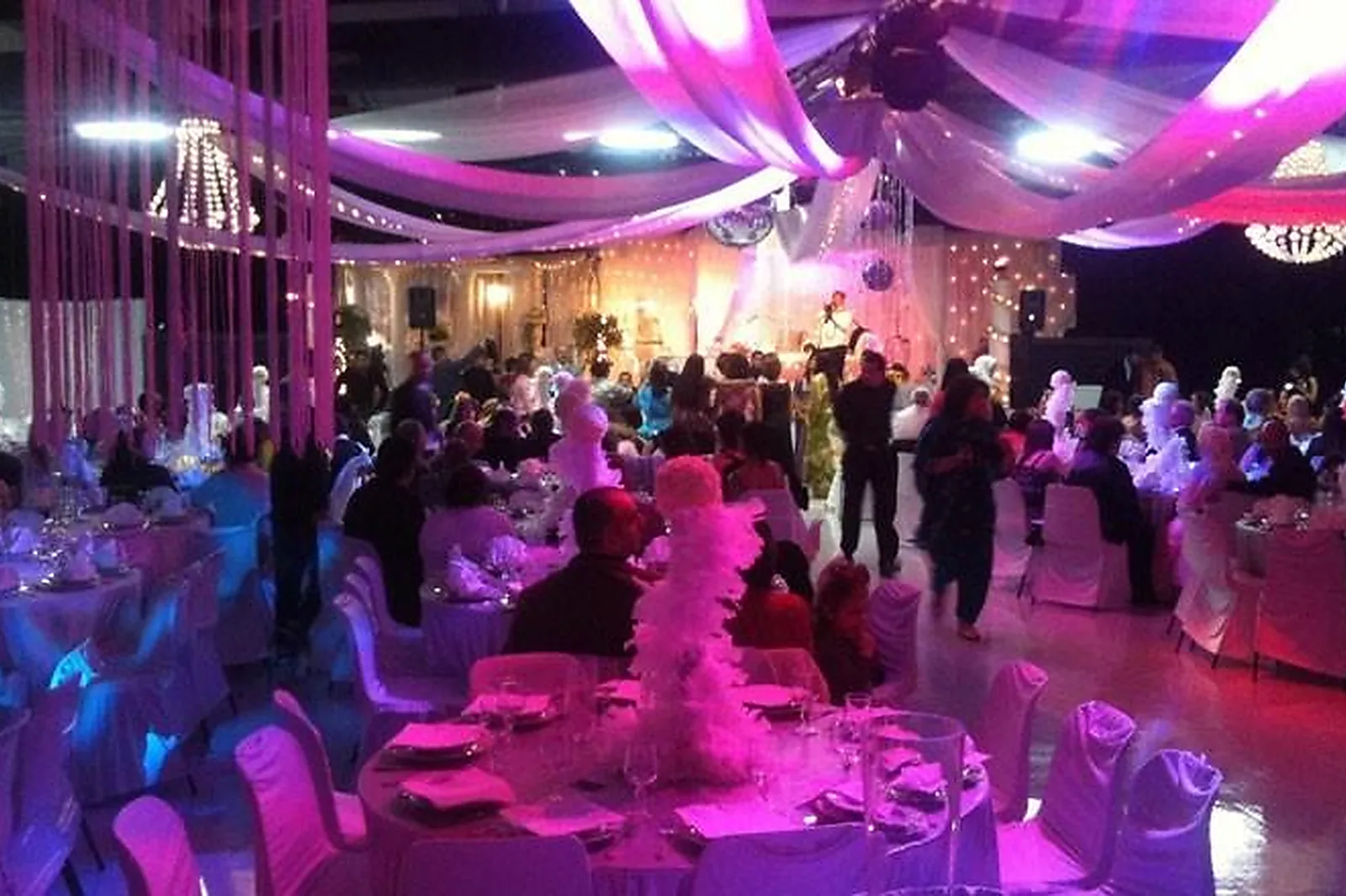 Lieux événementiels, LA SCÈNE