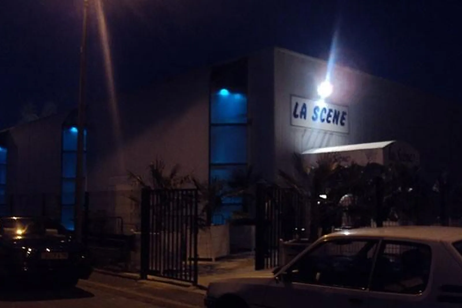 Lieux événementiels, LA SCÈNE