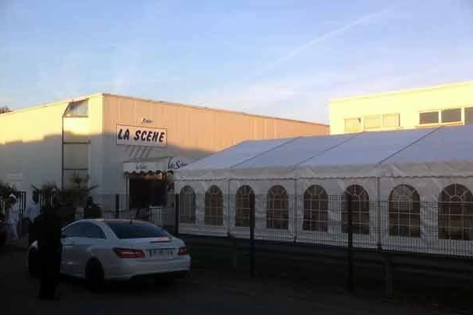 Lieux événementiels, LA SCÈNE