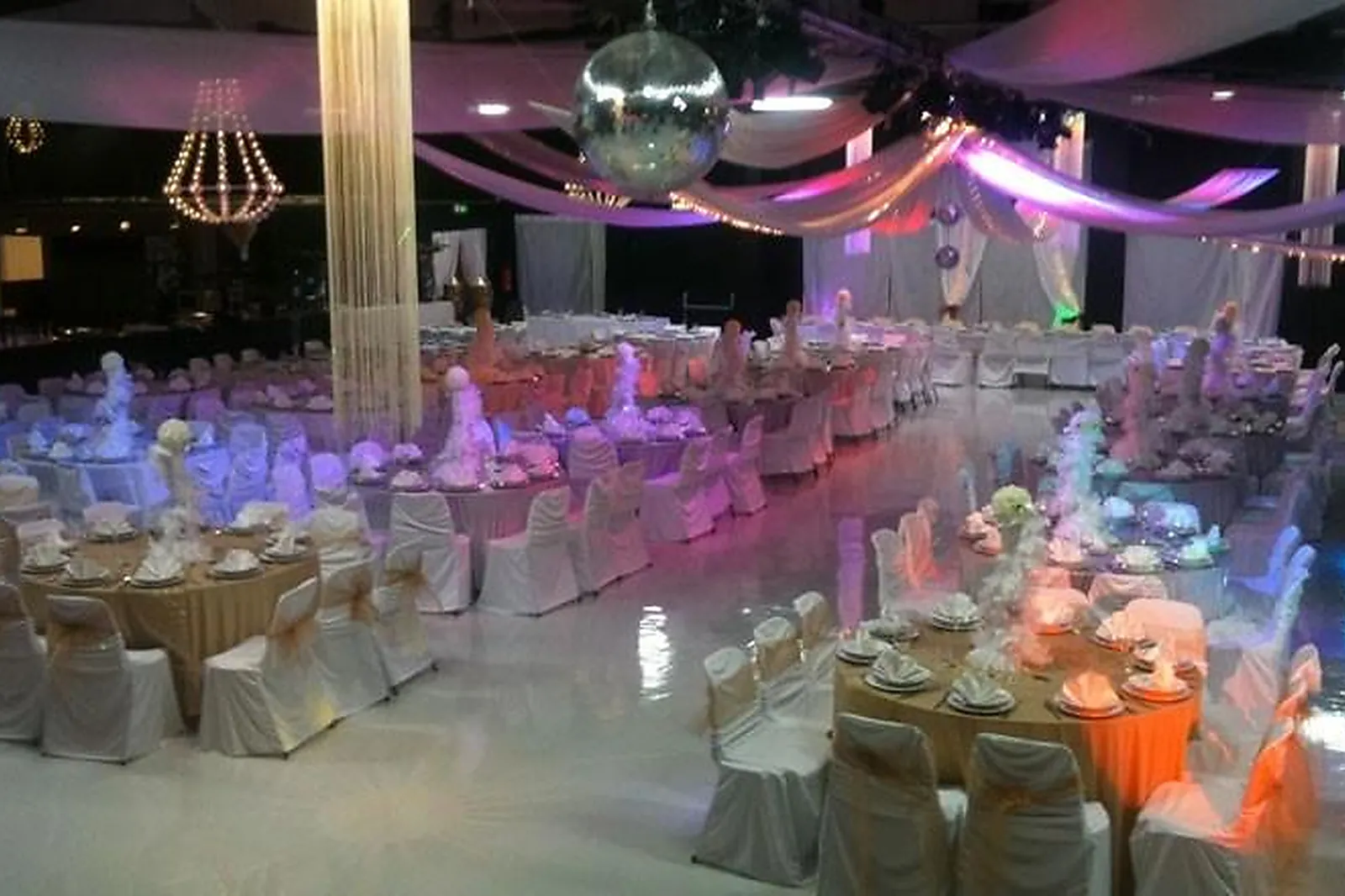 Lieux événementiels, LA SCÈNE