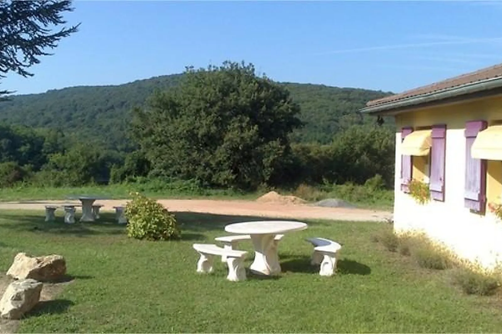 Lieux événementiels, LA TABLE DE BURGY