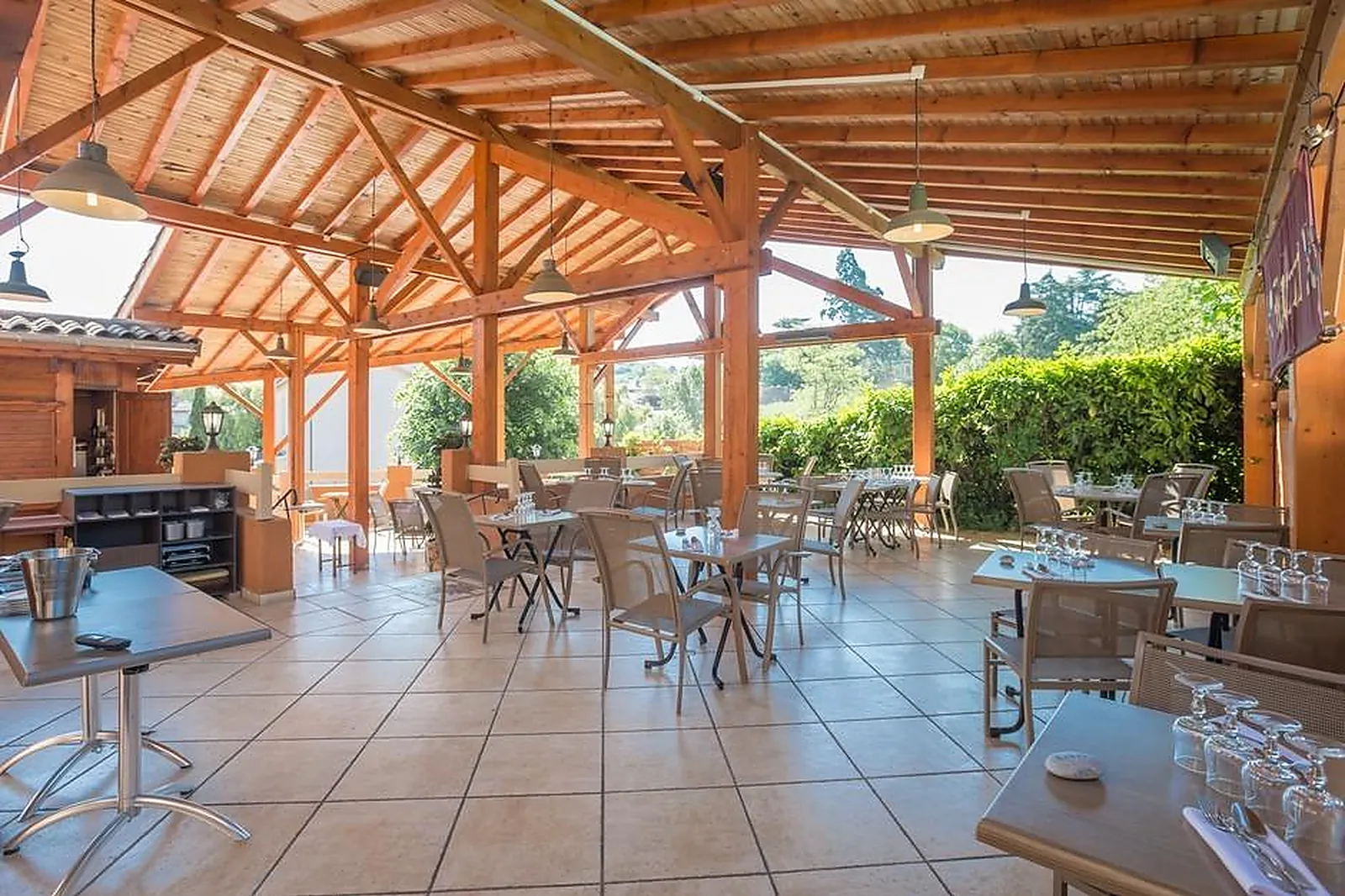 Lieux événementiels, LA TABLÉE MÉDIÉVALE