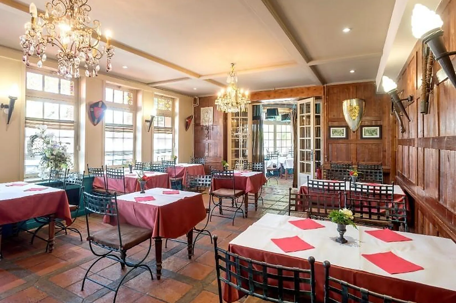 Lieux événementiels, LA TABLÉE MÉDIÉVALE