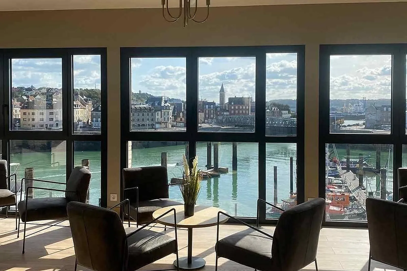 Lieux événementiels, LA TOUR AUX CRABES