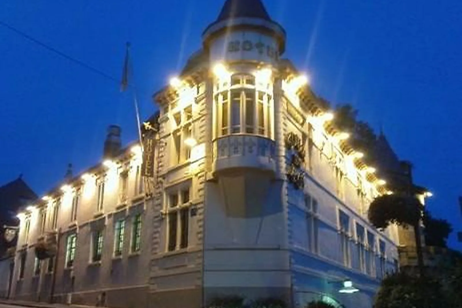 Lieux événementiels, LA TOUR DU ROY