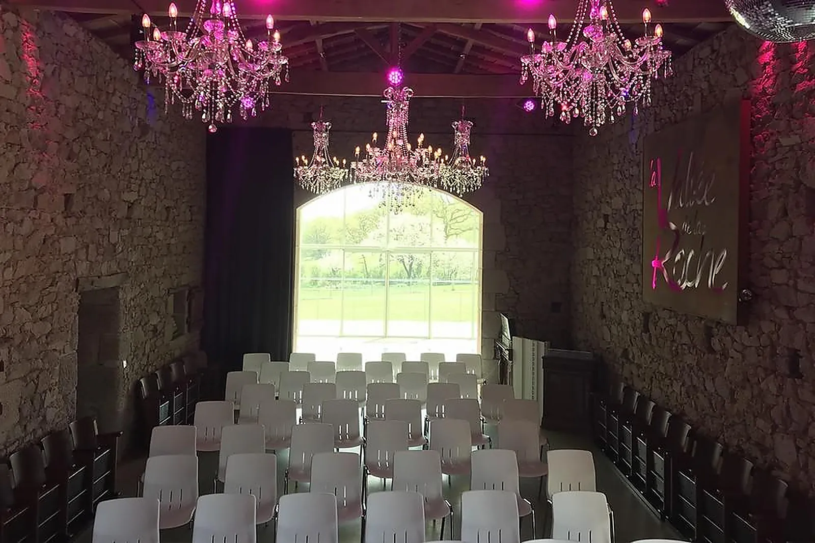 Lieux événementiels, LA VALLÉE DE LA ROCHE