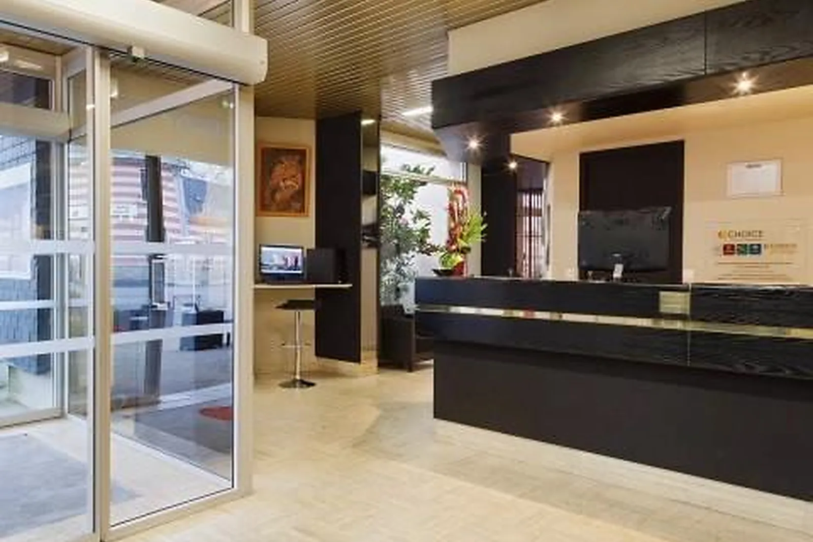 Lieux événementiels, LA VOILE ROUGE HÔTEL