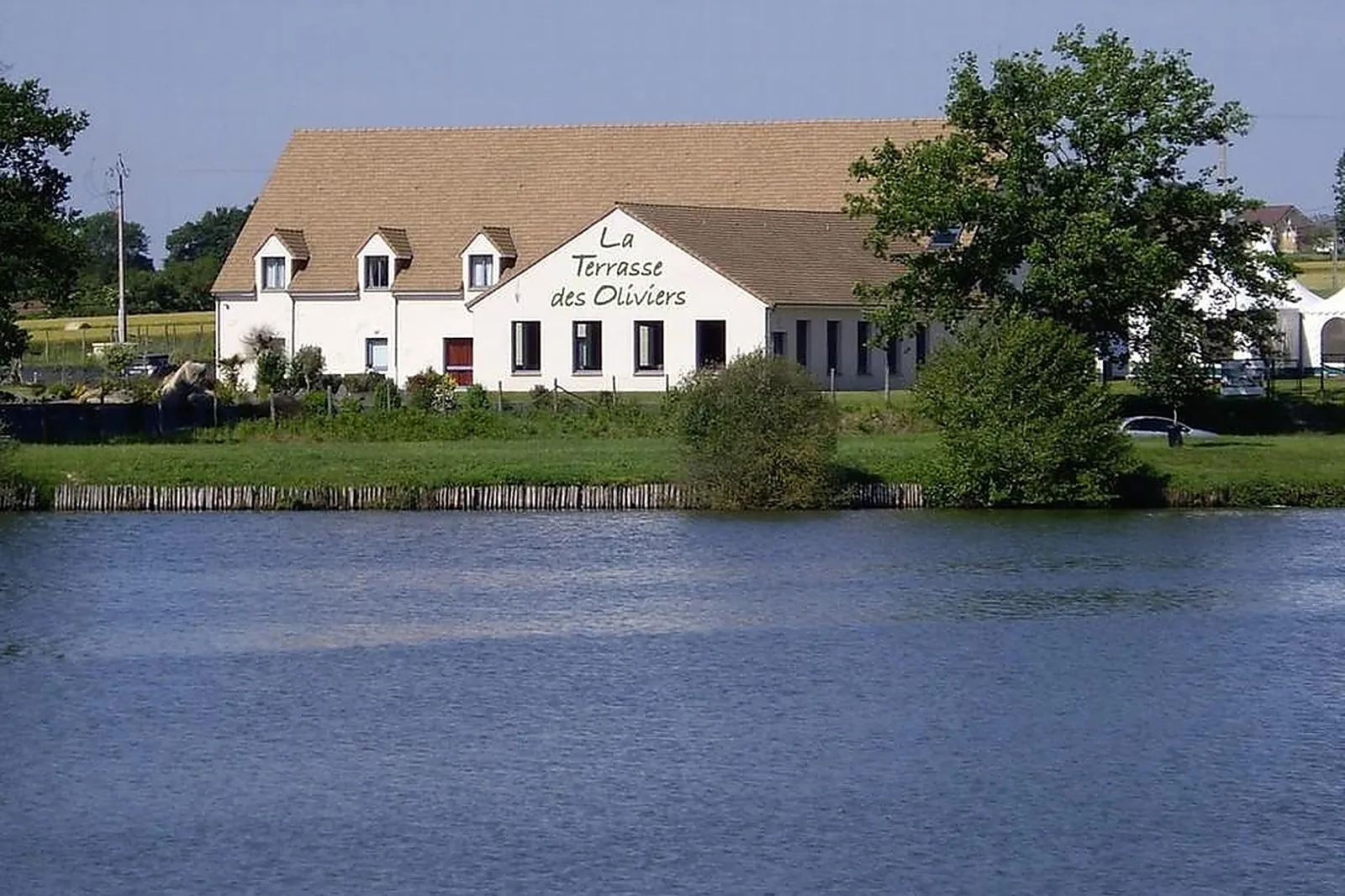 Lieux événementiels, LA TERRASSE DES OLIVIERS