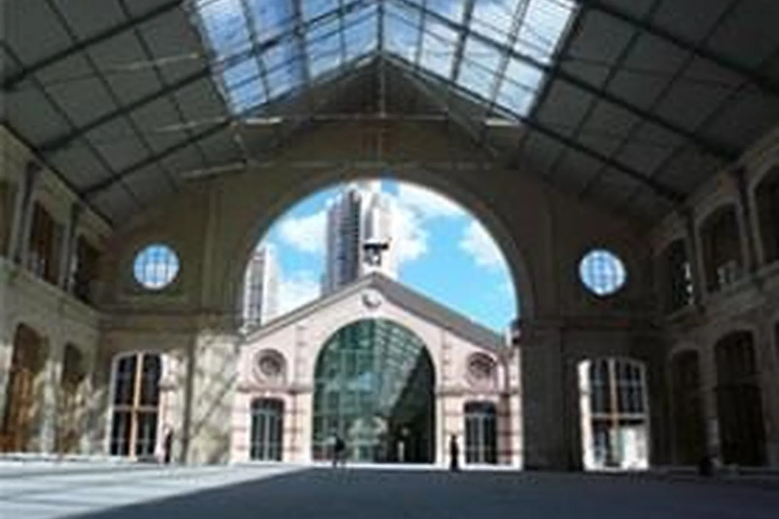 Lieux événementiels, LE 104