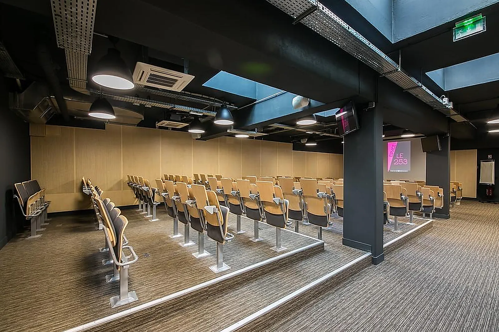 Lieux événementiels, LE 253