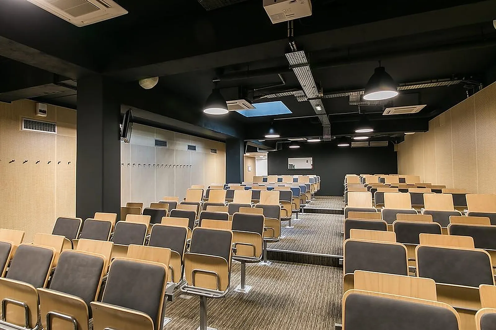 Lieux événementiels, LE 253