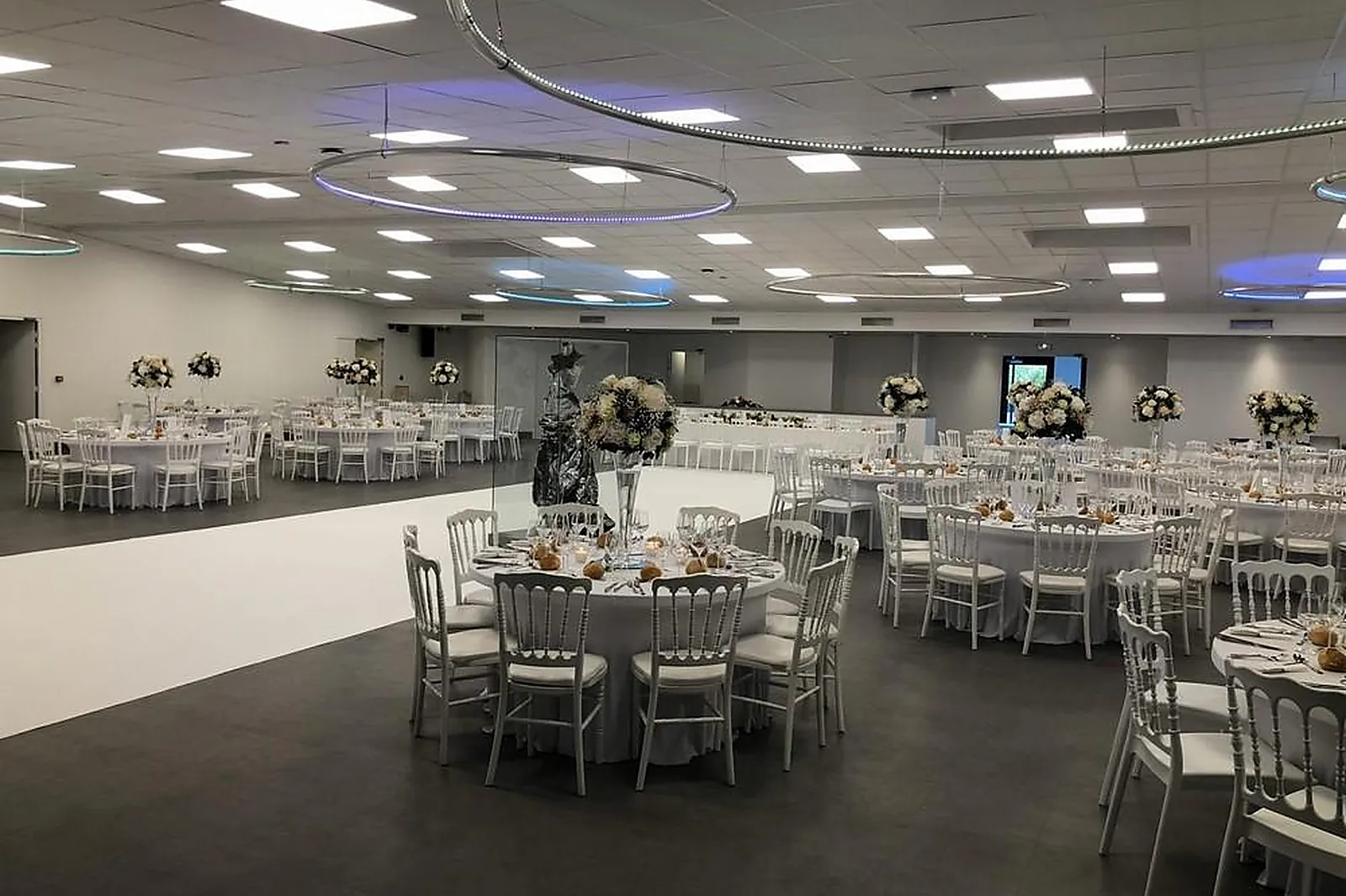 Lieux événementiels, LE B COMPLEXE