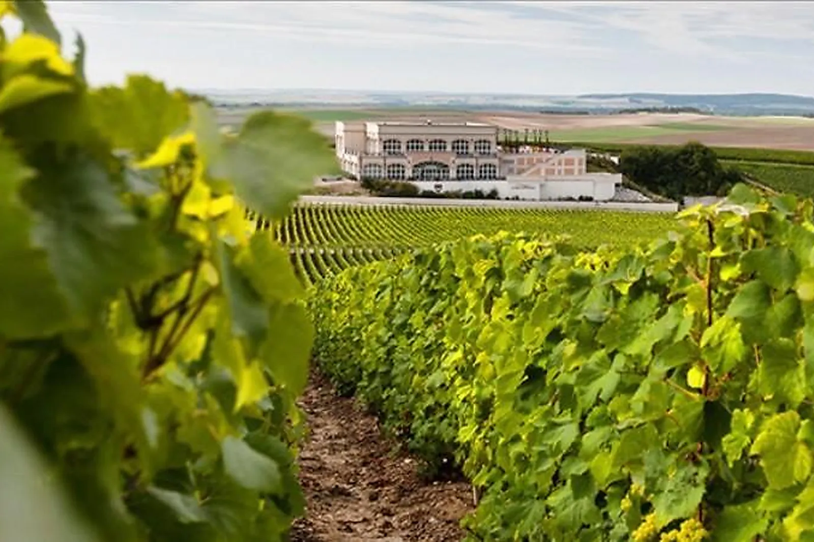 Lieux événementiels, LE BRUN DE NEUVILLE