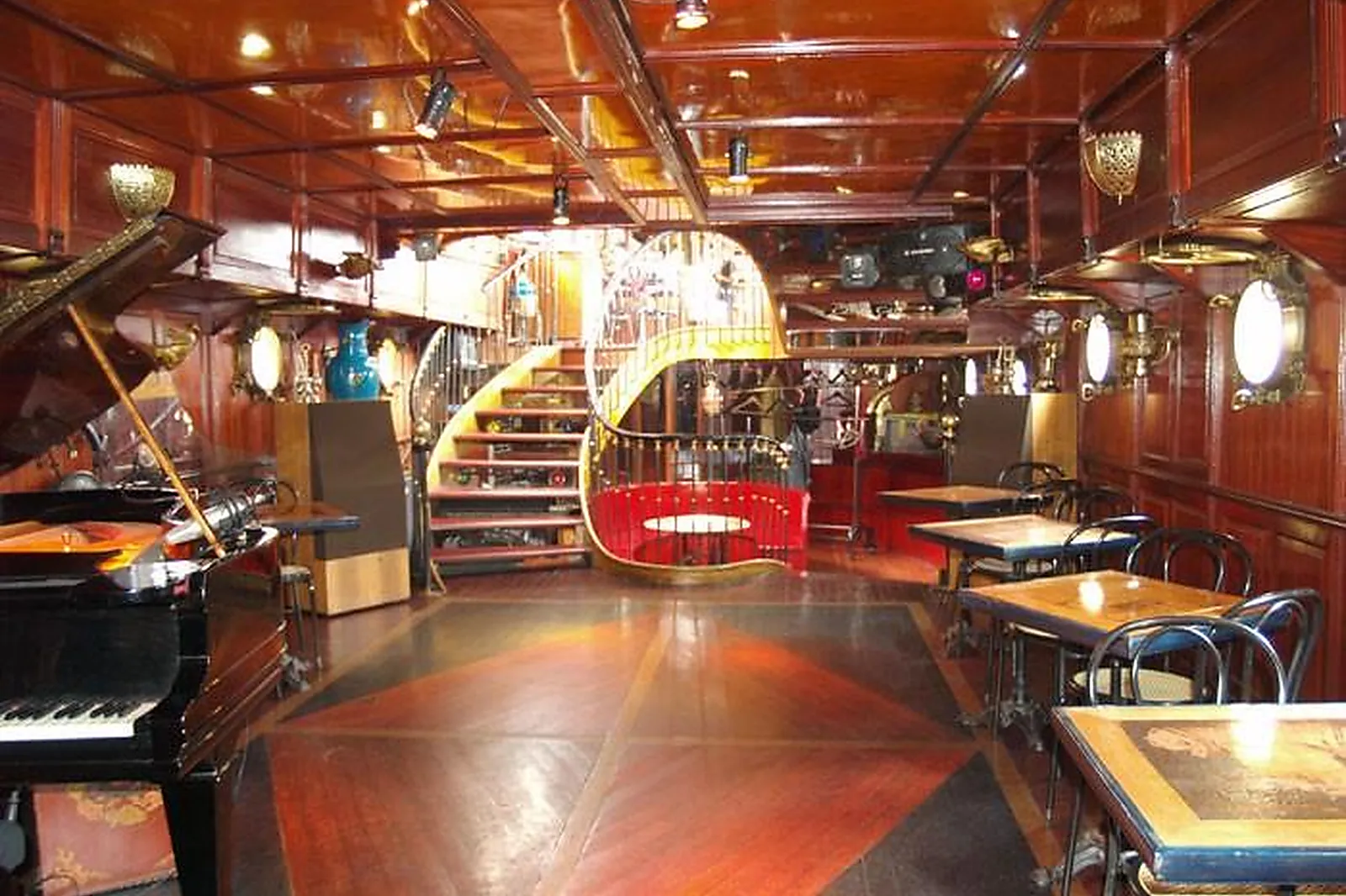 Lieux événementiels, LE CALIFE