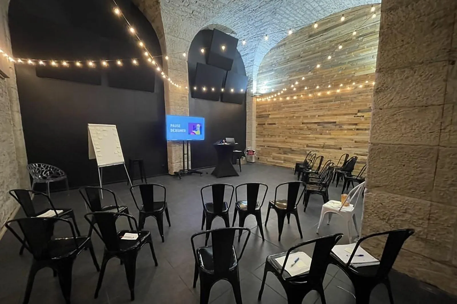 Lieux événementiels, LE CAVEAU DES DUCS