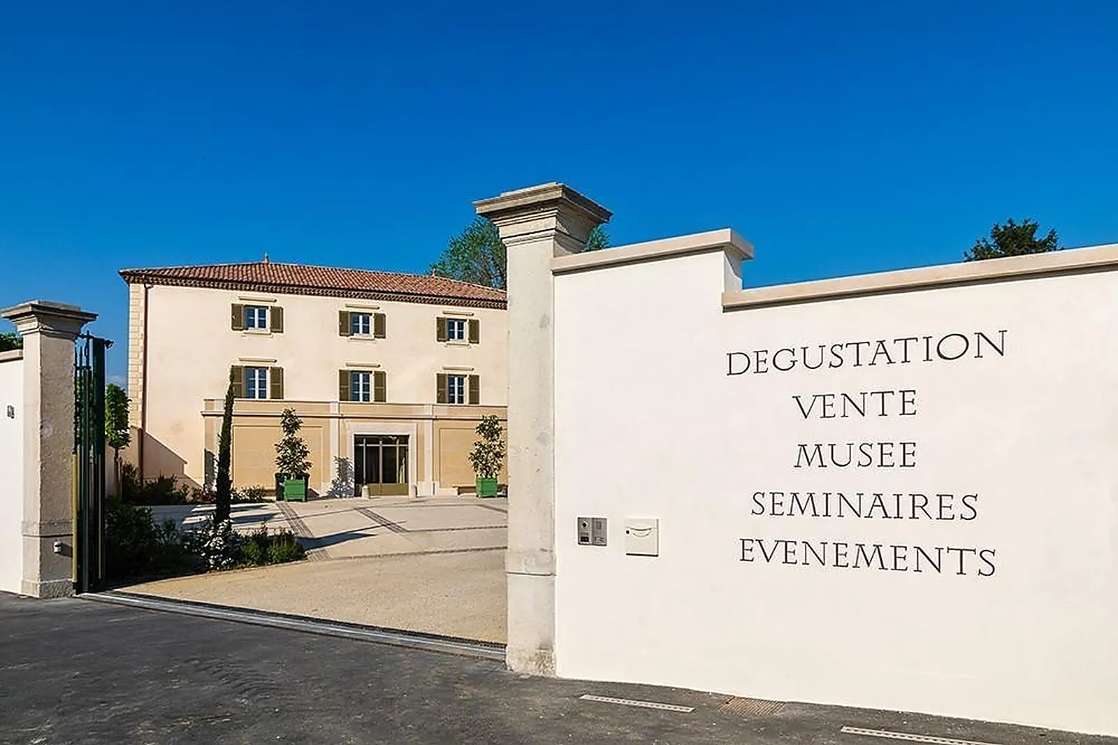 Lieux événementiels, LE CAVEAU DU CHÂTEAU