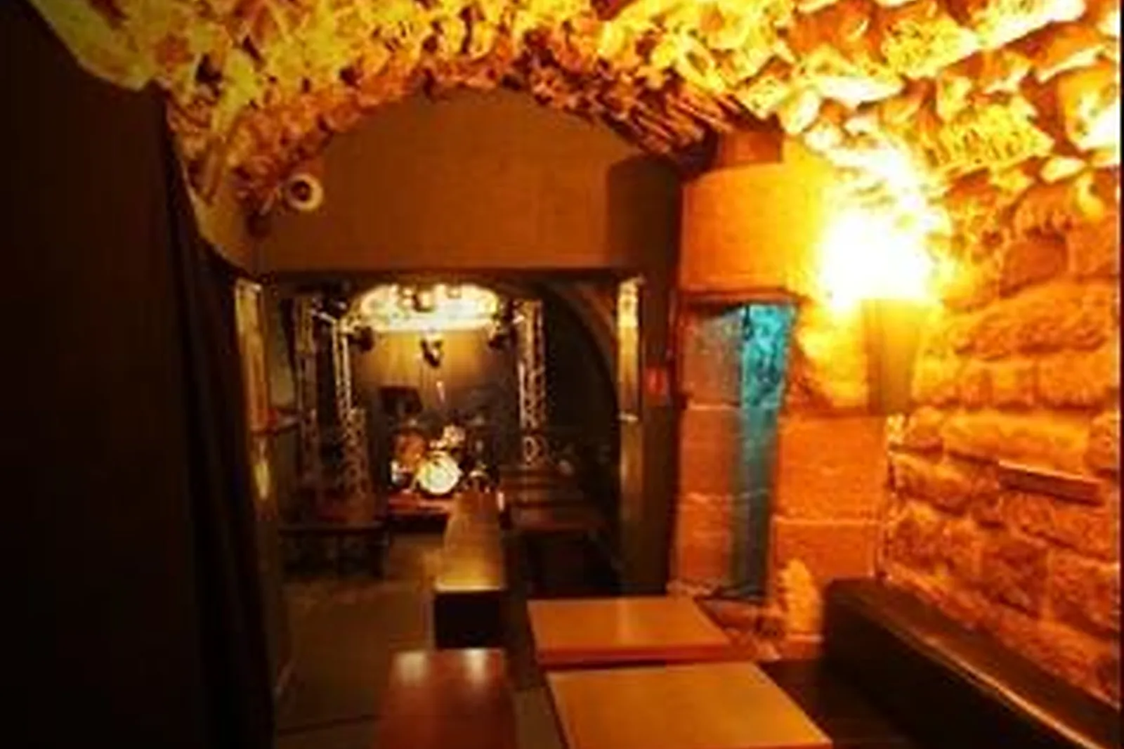 Lieux événementiels, LE CAVERN