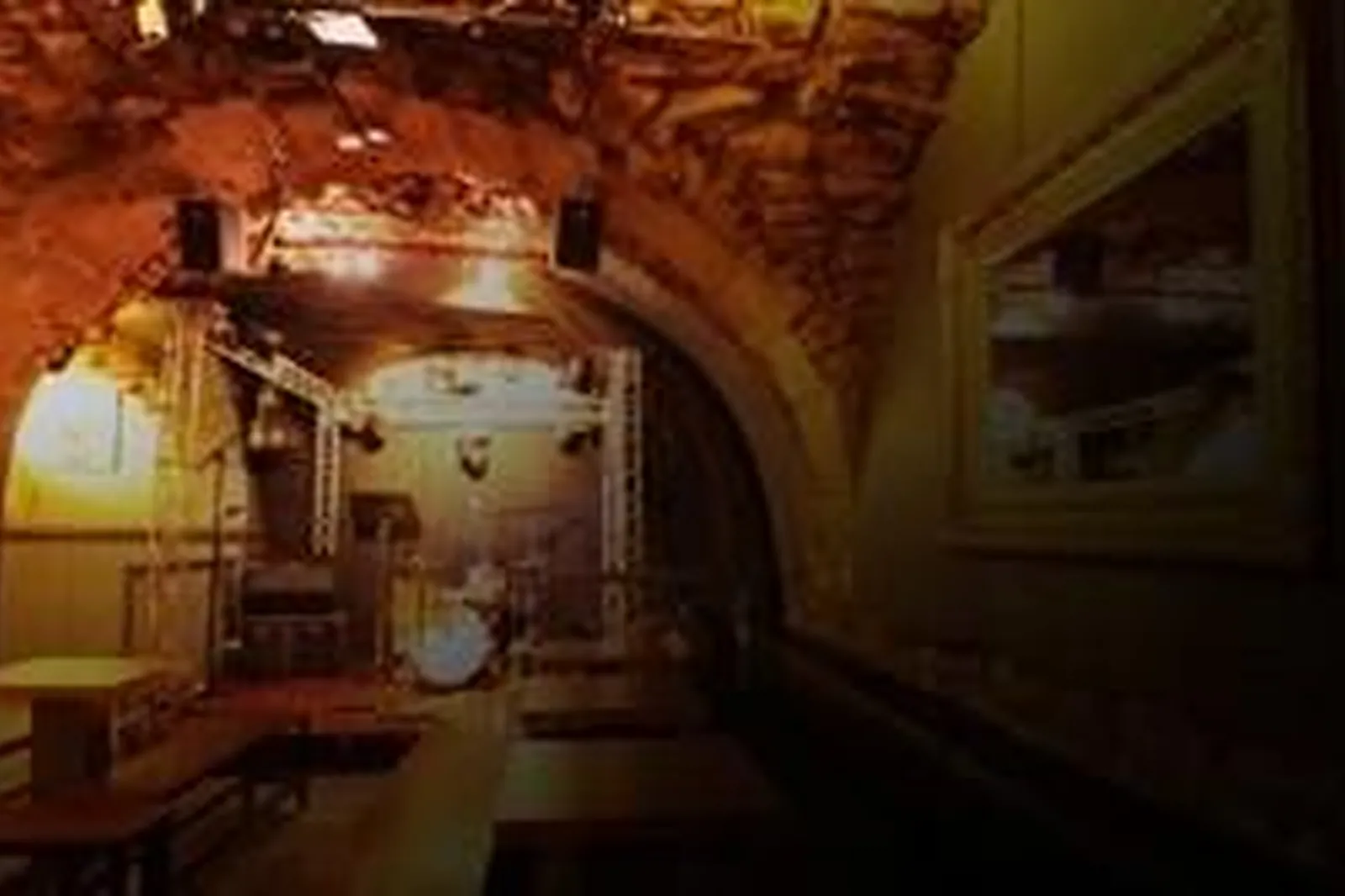 Lieux événementiels, LE CAVERN