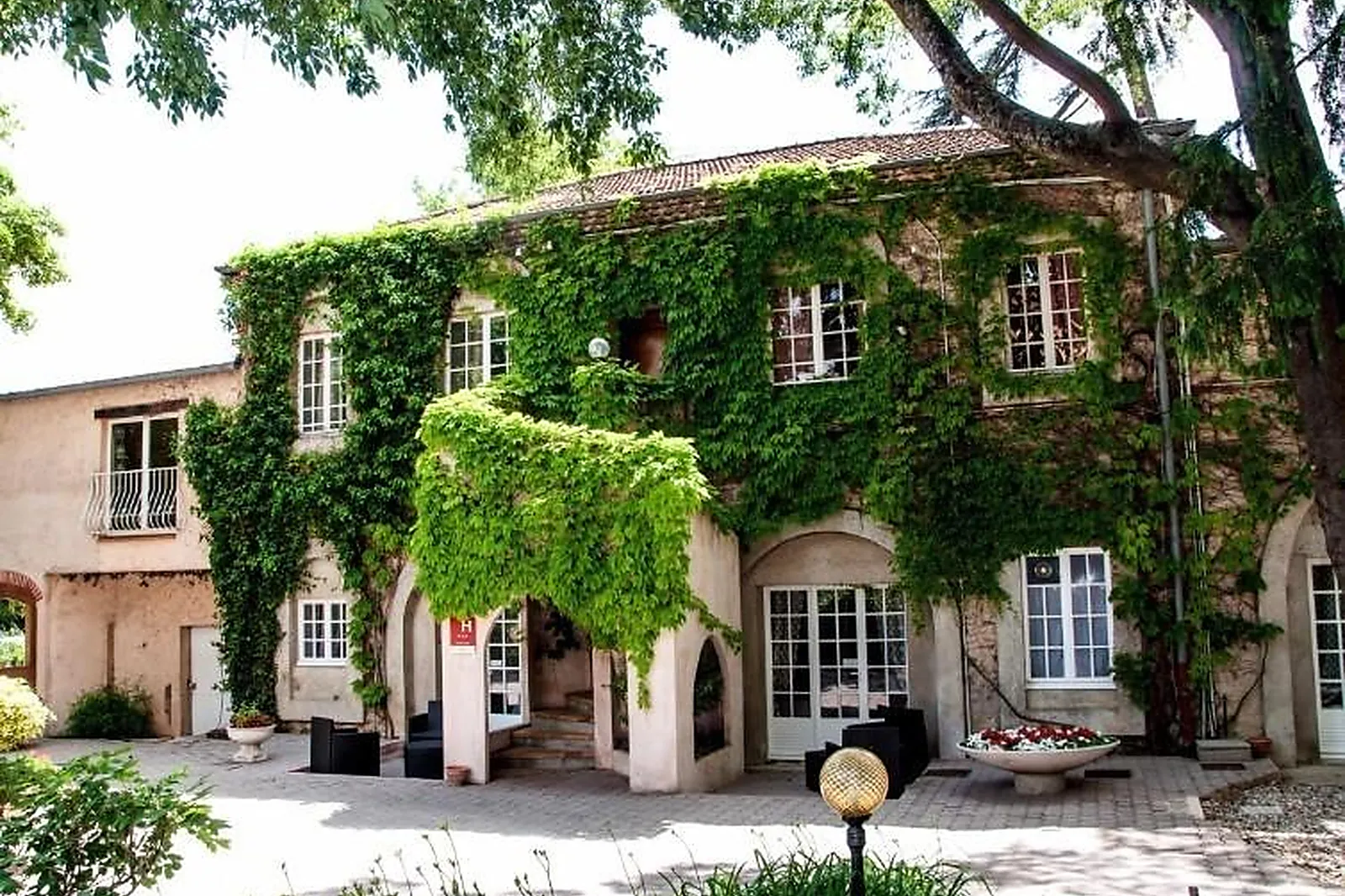 Lieux événementiels, LE CÈDRE DE SOYONS