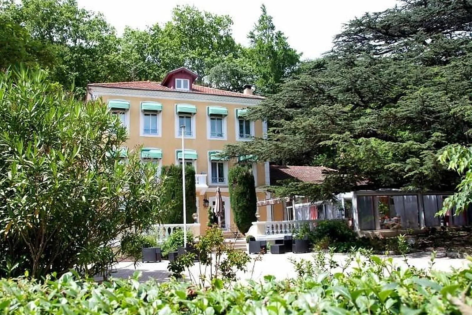 Lieux événementiels, LE CÈDRE DE SOYONS