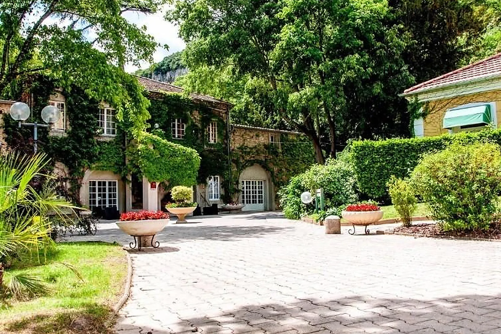 Lieux événementiels, LE CÈDRE DE SOYONS