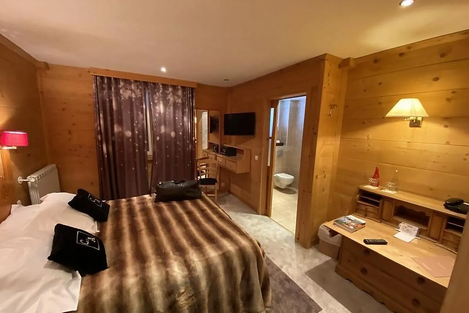 Lieux événementiels, LE CHALET D'AURON