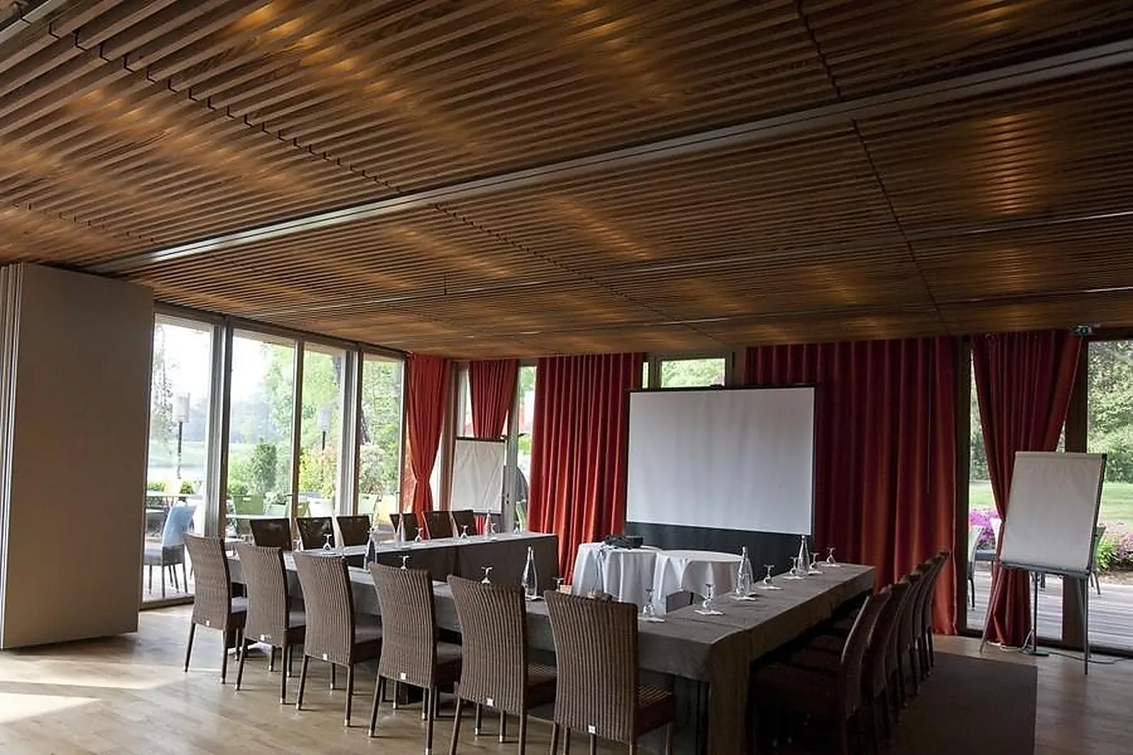 Lieux événementiels, LE CHALET DES ILES