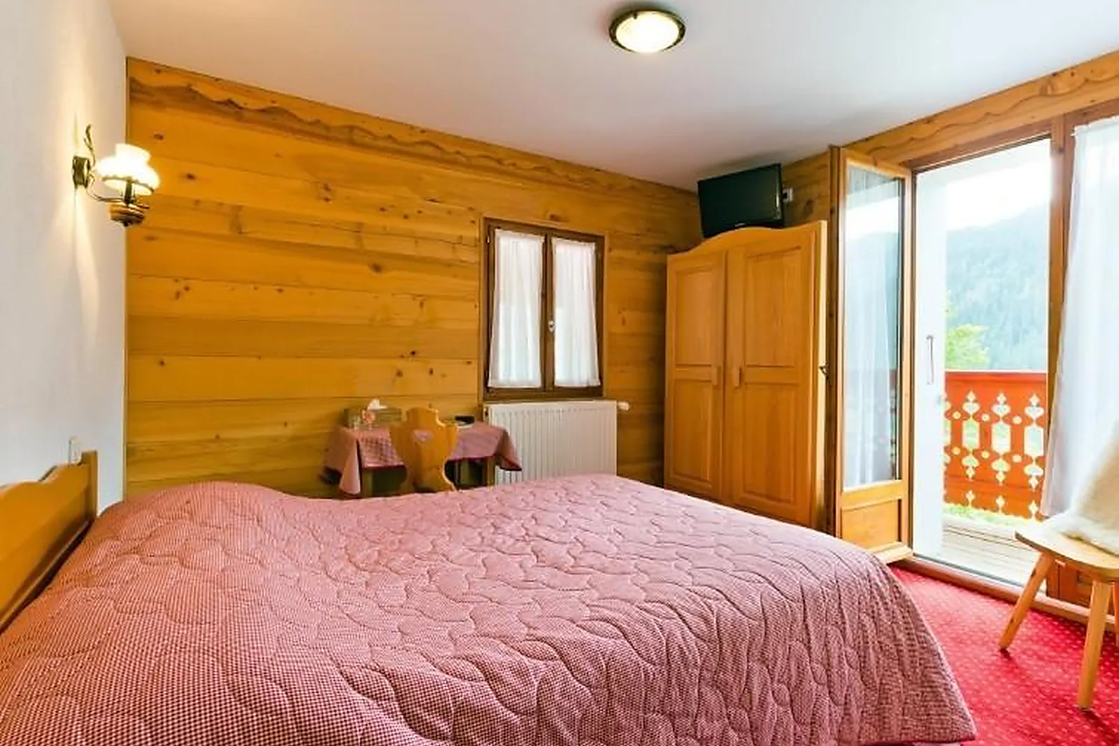 Lieux événementiels, LE CHÂTEL