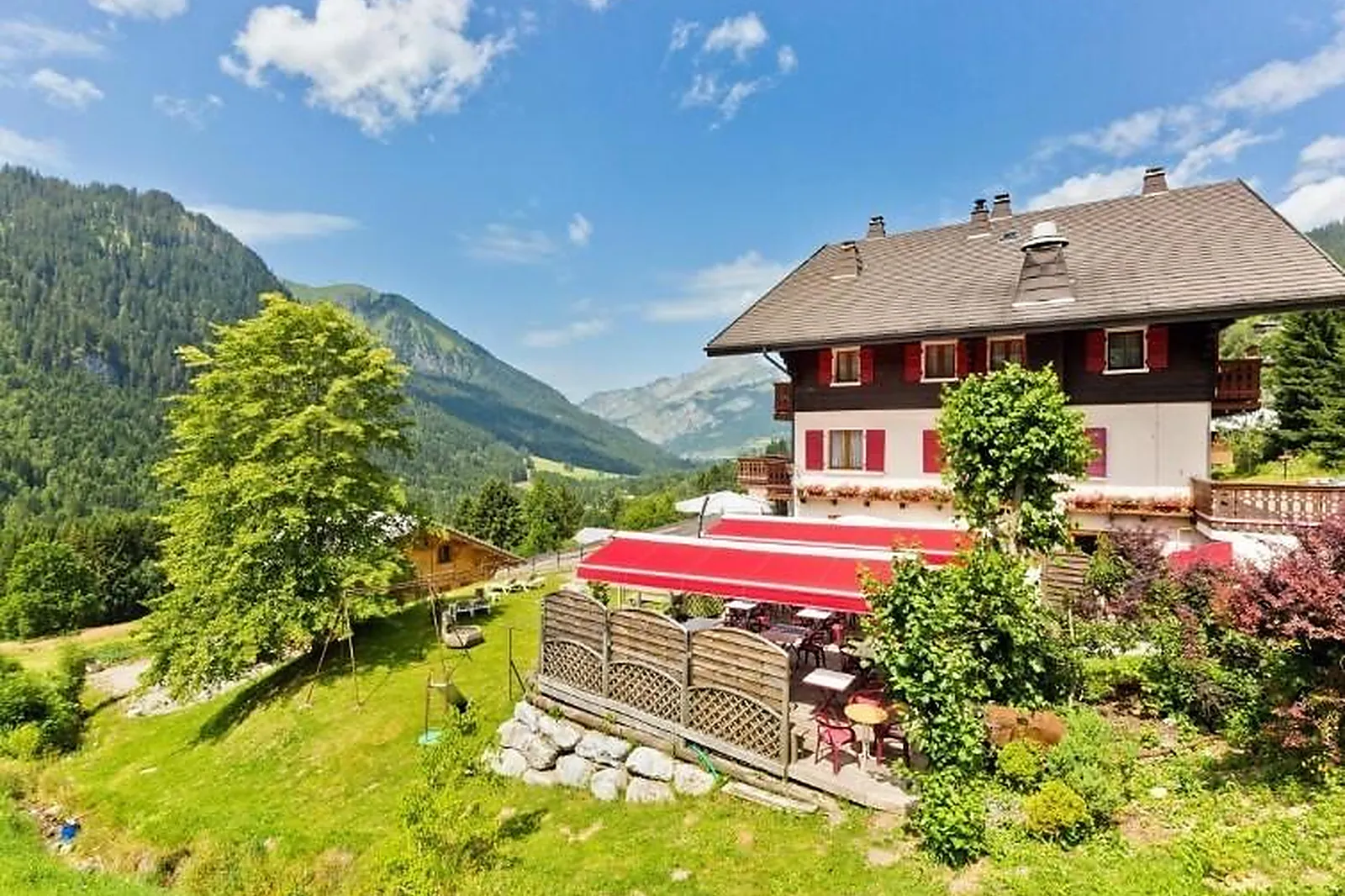 Lieux événementiels, LE CHÂTEL