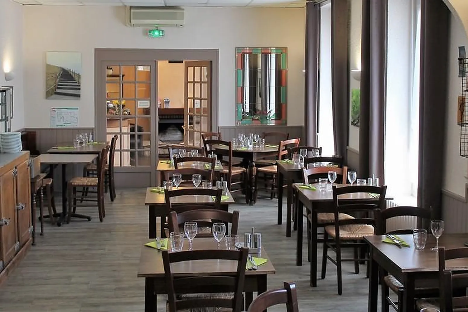 Lieux événementiels, LE CHÂTEL