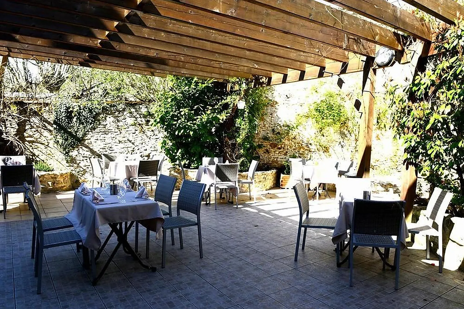 Lieux événementiels, LE CHÊNE PENDRAGON