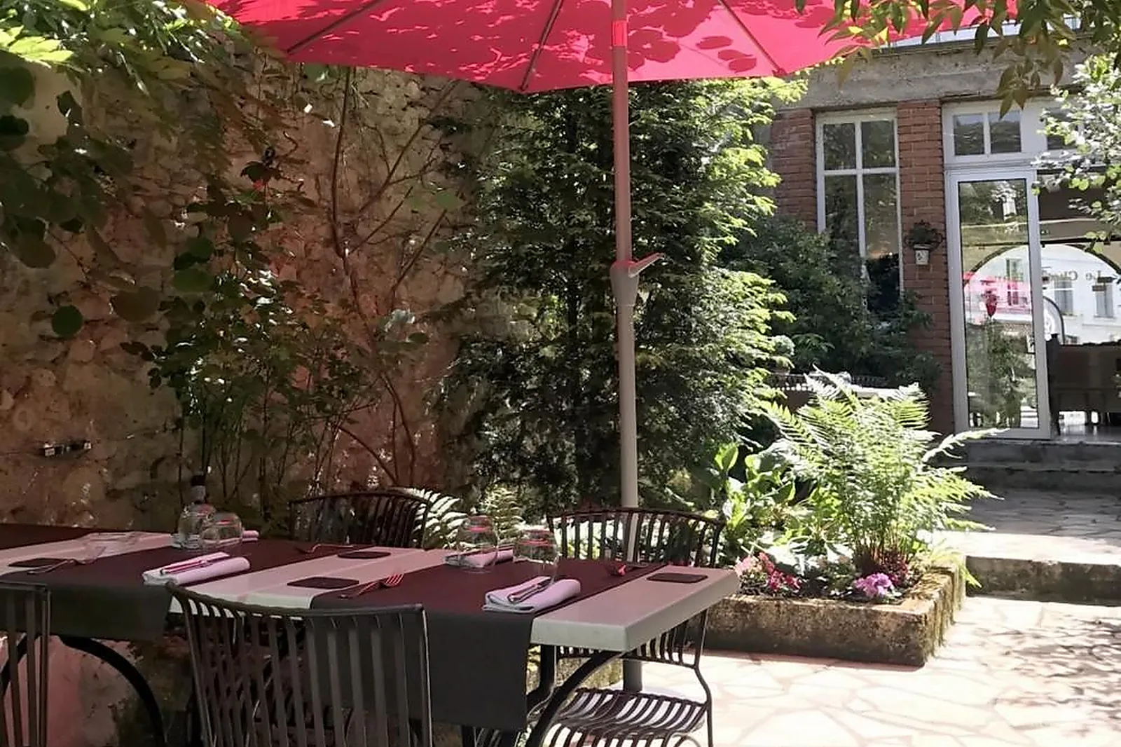 Lieux événementiels, LE CHEVAL BLANC