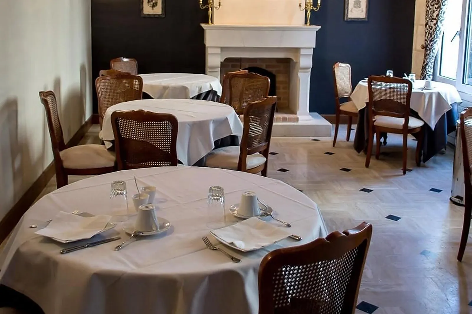 Lieux événementiels, LE CHEVAL BLANC