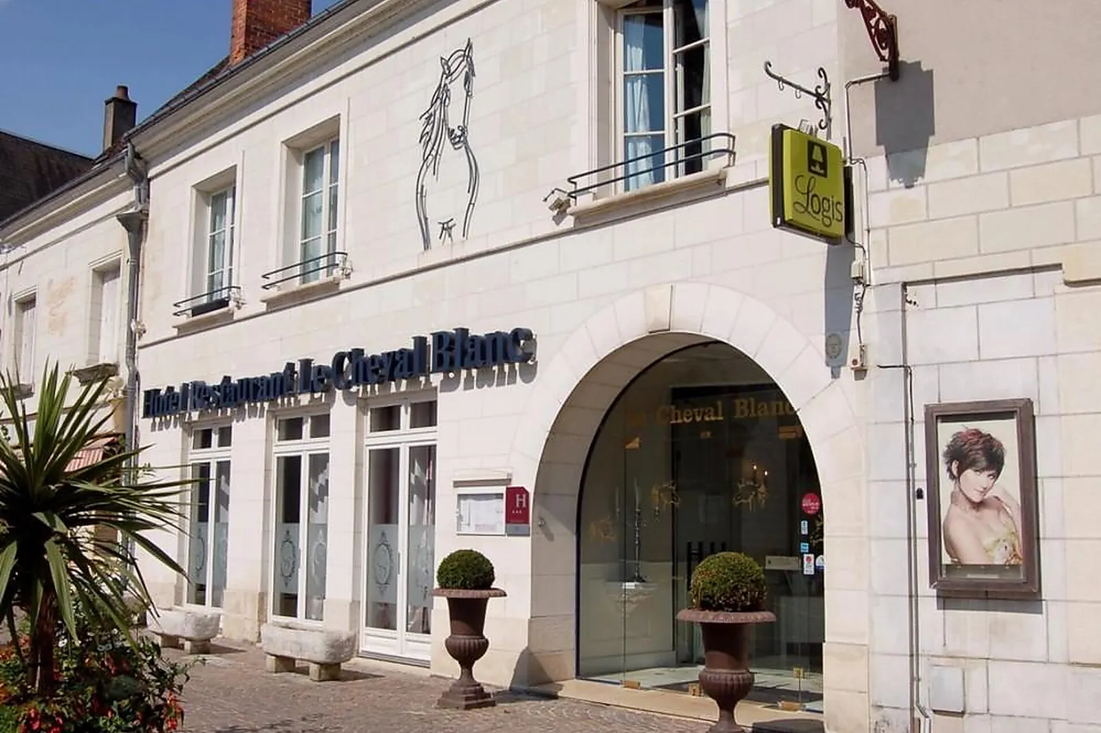 Lieux événementiels, LE CHEVAL BLANC