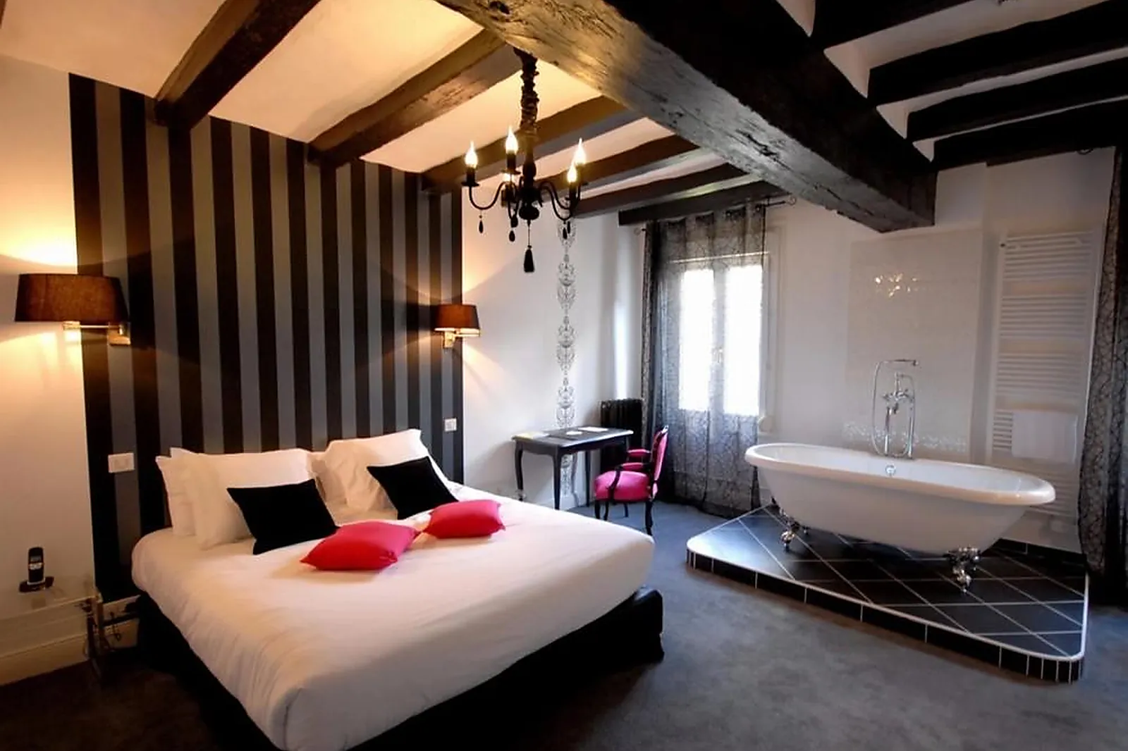 Lieux événementiels, LE CHEVAL BLANC